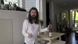 How to open a bottle of vino with a cork?