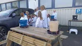 1. Hoe sterk is een ei? Ei-leuk Paaslab in het Hemlab, Wetenschap Laboratorium voor kinderen.