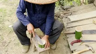 Old craftsmen turn bamboo into small things people love