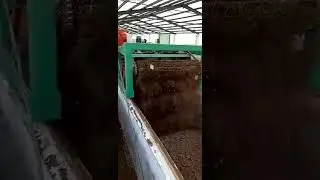 What is the processing of fermenting the manure using the composting machine？
