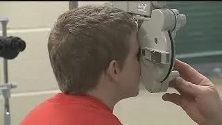 JobsNow: Career field growing for eye doctors