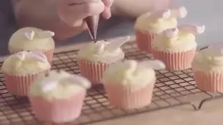 Easter Bunny Cupcakes Recipe Demonstration - Bake with Stork