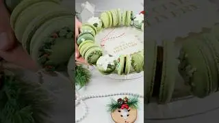 Wreath made with macarons #christmas #cookies #macarons #dessert #food #baking #wreath #gingerbread
