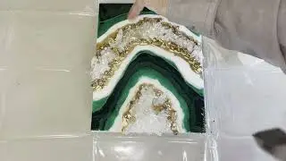 How to Finish a Resin Geode &ndash; Beginner Course Final Layer Lesson 6