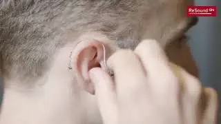 ReSound ONE: Insert hearing aid in ear