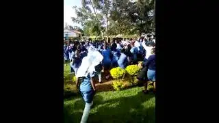 HOW KMTC STUDENTS DANCE  AT THEIR FREE TIME 😜😜