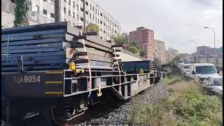 Locomotora 1600 de Constru Rail con plataformas llegando a Ariz 
