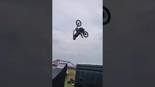 #surron #backflip #ebike #fmx #freestyle #airbag #sendit #bmx #mtb #moto #fun #flip #stunt #tricks