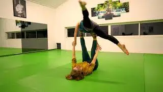 The Propeller to Flat Spin, two acroyoga washing machines - inter' avanc&eacute;e