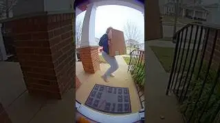 Caught in a Paint Trap! Package Thief Gets a Colorful Surprise!