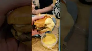 Обожаю вэндис на эту бадью сыра #fastfood #еда #burger #соус #сыр
