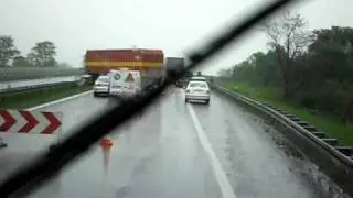 Wypadek Ciężar&oacute;wki z firmy OMEGA PILZNO na autostradzie A4 185 kilometr