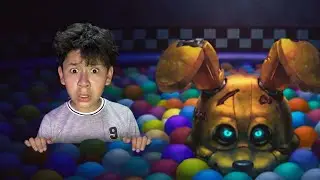 NO deb&iacute; entrar a esa piscina&hellip; 😨 | FNAF Into the Pit