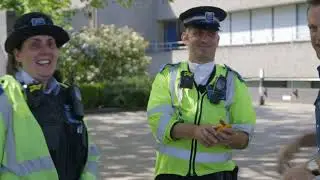 Street magician pickpockets a pollice officer