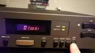 NAD 5220 Compact Disc Player - Demo (No sound)