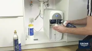 Как проводить процедуру очистки водной системы GROHE Blue Home?