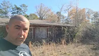 I GOT INSIDE THIS NEGLECTED ABANDONED HARDWARE STORE - Urban Exploration 