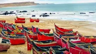 وحش الأعماق يهاجم الطُعم! صيد سمك عملاق بالحبار والسردين من قارب تقليدي | جنوب المغرب