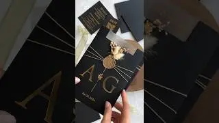 Black invitation card with gold foil for those who love classic invitations. 🖤💫 #invitations