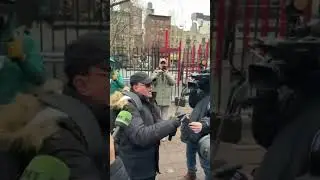 &iexcl;No uses la bandera de Venezuela! Manifestante encara a quienes defienden a Maduro en Nueva York