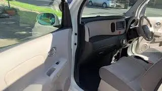 Nissan Cube Z12 - White Moon Roof