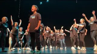 Принесите Бродвей в классы, поддержав ShowKits!