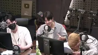 Lee Know and Seungmin singing '애 (OH)' plus Seungmin's voice cracking | Stray Kids