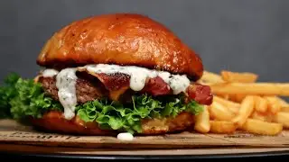 Leckerer Bacon-Burger mit Aioli-Sauce | Intensiver Geschmack, hausgemachtes Burger-Rezept!