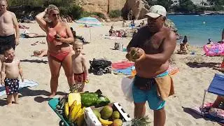 Calimera es Talaial Majorca June 2017 ///  Fruit seller on Cala es Pou beach