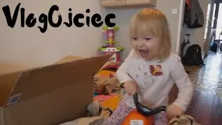 Niesamowita RADOŚĆ DZIECKA z prezentu NASZE dziecko zaczyna raczkować LUB pełzać jak gąsienica VLOG