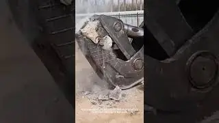 Hydraulic high power shears #machine #medievalblacksmith #wood