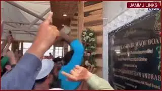 Video Of Mob Defacing Ashoka Emblem At Srinagar's Hazratbal Shrine Goes Viral