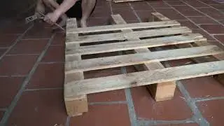 Dismantling Pallets for Reclaimed Wood: Essential Tips