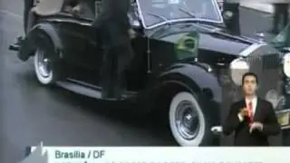 Seguran&ccedil;a de Dilma quase cai do carro que a levava