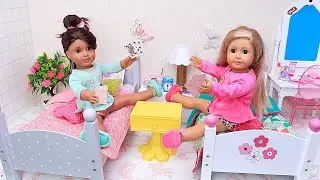 Dollhouse Sleepover Bash! American Girl Dolls' Fun Night