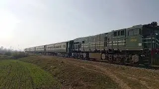 #khushalkhankhattak Train crossing Shikarpur right time #bolanmail 