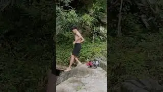 Mandi di kolam alam pagi hahri