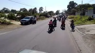 grupo de motorista rumbo a la carerra de caballos 26026