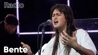 Bente - 'Huil Maar Niet Om Mij' & 'Maar Niet Met Jou Erbij' Live @ 3FM (VoorAan)