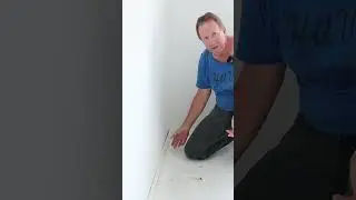 Отличный зазор в плинтусе!