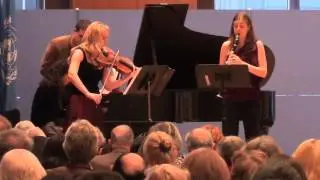 Iris Trio - Gy&ouml;rgy Kurt&aacute;g Hommage &agrave; R. Sch.