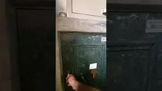 F Whitfield safe with worn hinges(1)