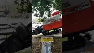 CARA MENURUNKAN COMBINE KUBOTA DARI ATAS TRUK 🚛