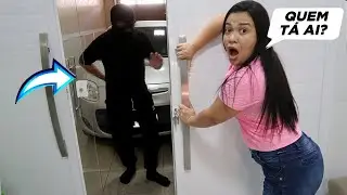 UM DESCONHECIDO INVADIU A CASA ESCONDIDO 😱😱😱 Izia e Nildo Barroso