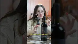 Como abrir vinho com saca-rolhas #vinho #wine #vinhotinto #sacarolhas #shorts