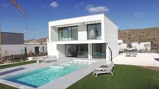 Luxury Frontline Golf Villas on Altaona Golf & Country Village