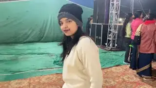 mele main kiye khoob maje 😆😍bechari dar gayii jhule main😆😆