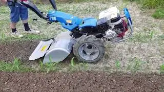 Итальянский мотоблок BCS 728 PowerSafe в работе - техника на высоте