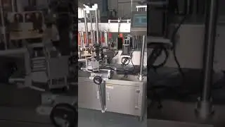 Plastic bottle labeling machine for two side
