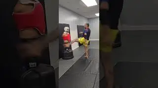 build speed and reaccion with this drill #muaythai #taekwondo